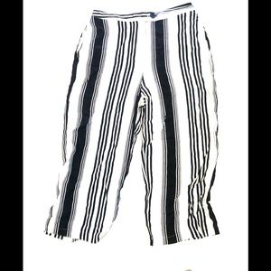Forever 21 black Striped Cuffed-Hem Capri  Pants
